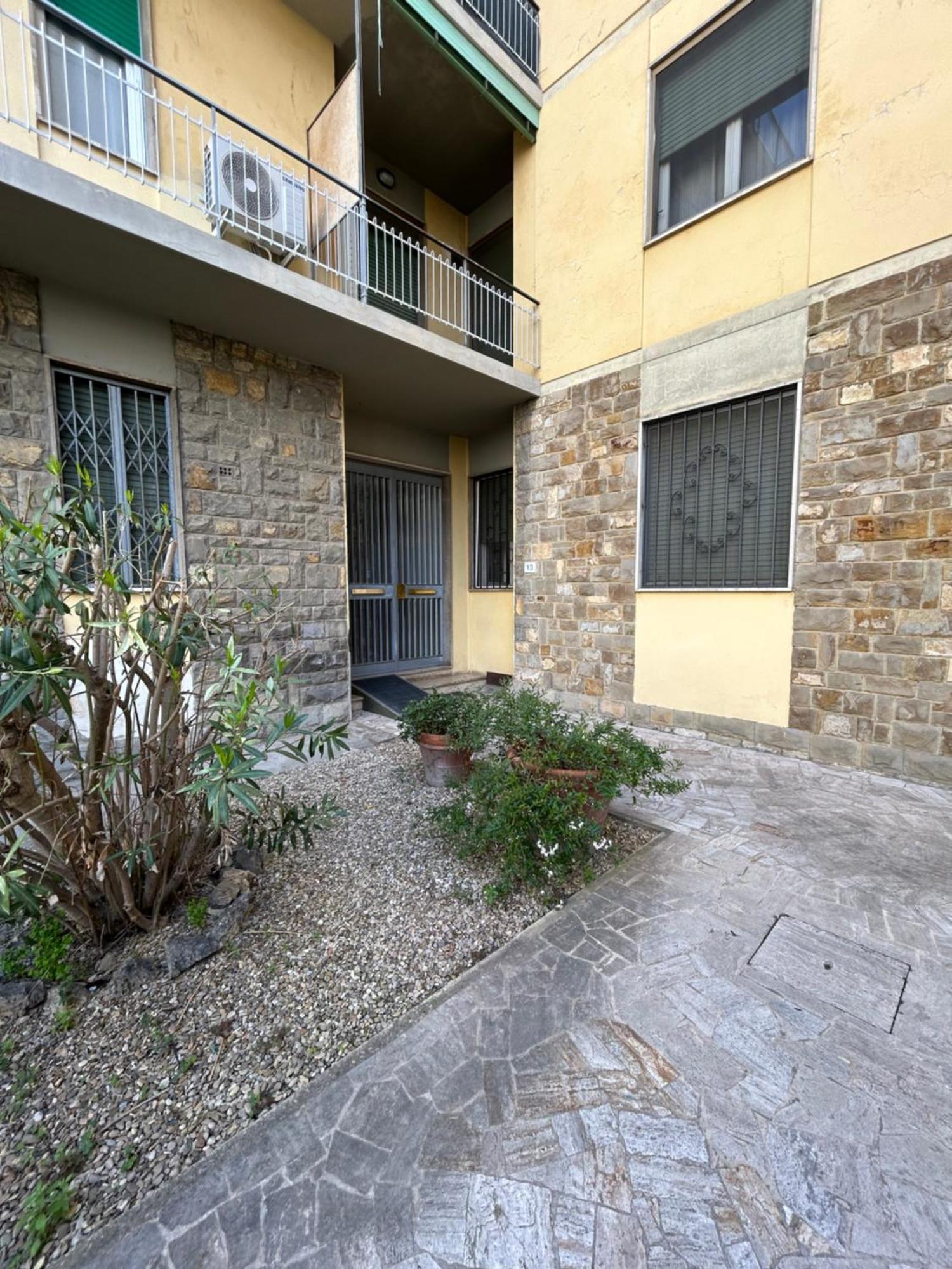 Appartamento Incantevole Con Patio Florenz Exterior foto