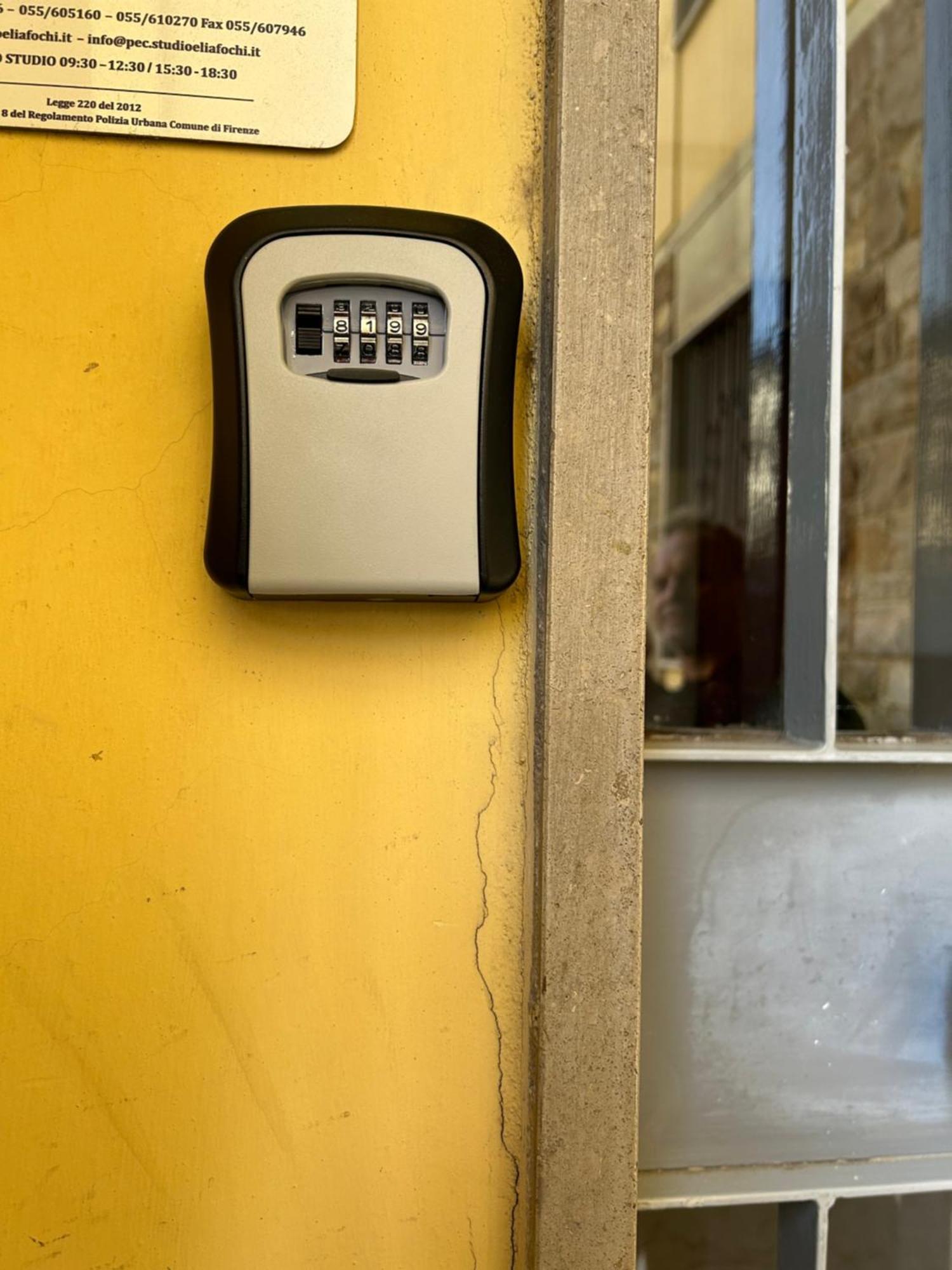 Appartamento Incantevole Con Patio Florenz Exterior foto