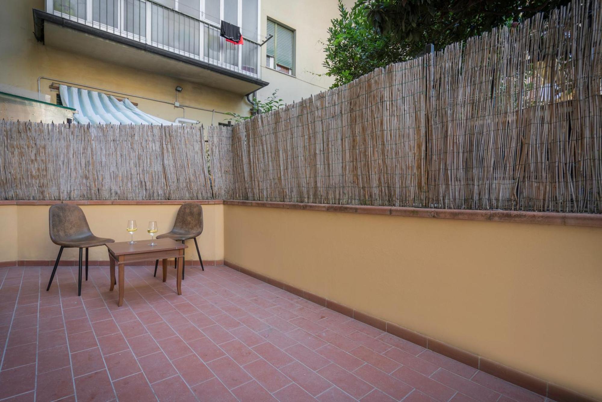 Appartamento Incantevole Con Patio Florenz Exterior foto