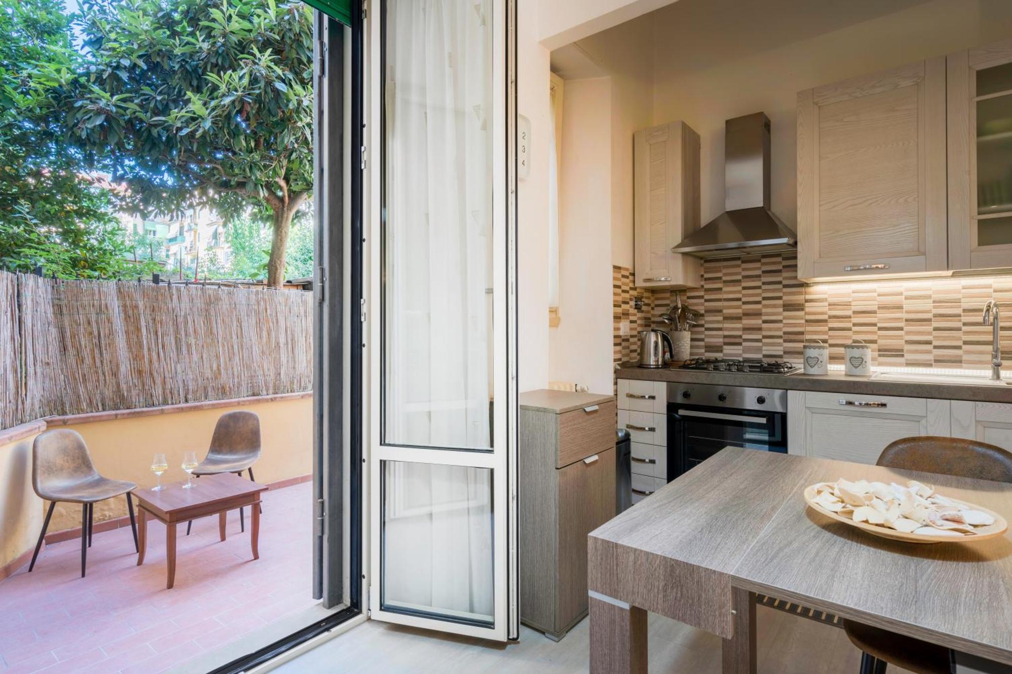 Appartamento Incantevole Con Patio Florenz Exterior foto